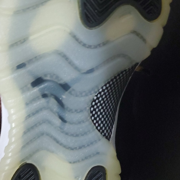 Air Jordan 11 Retro - Picture 8 of 11